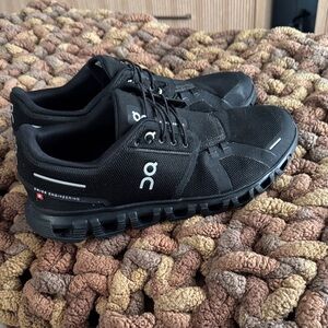 On Running woman’s  Black Running Shoes